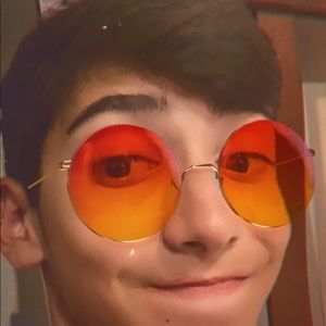 Meet your Posher, Nicholas